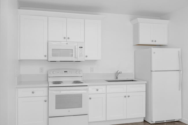 Building Photo - 572 N Cambridge St