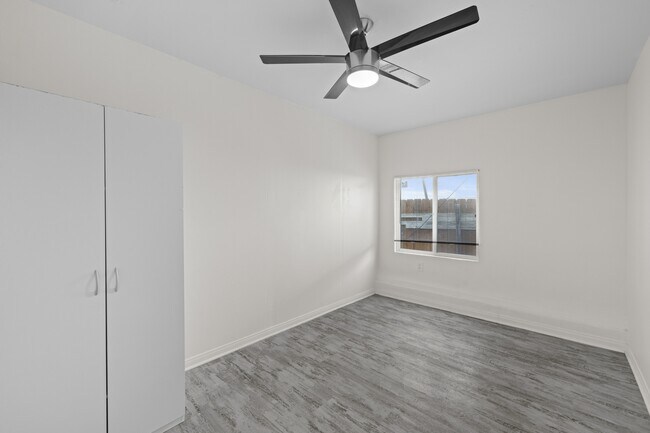 Building Photo - 5431 Mary Ln Dr