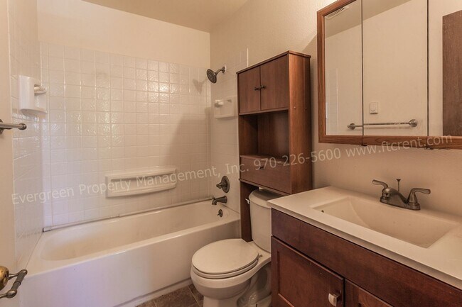 Building Photo - 102 Glenda Dr