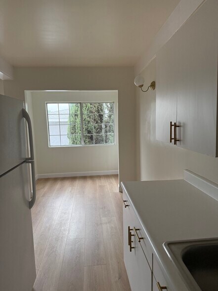 Building Photo - 1929 N Commonwealth Ave