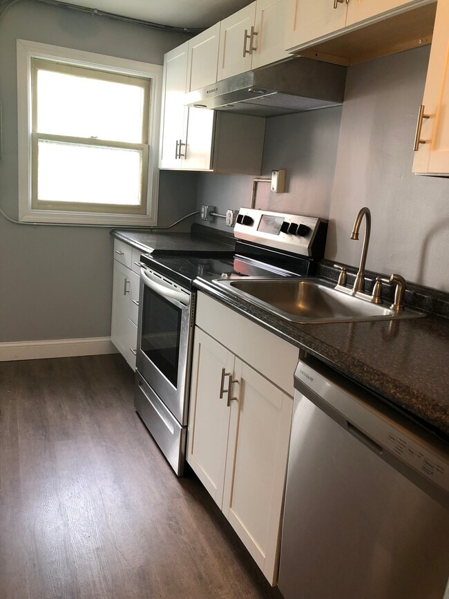 Building Photo - 36 Buell St