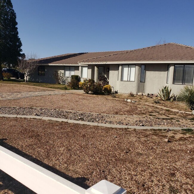 Building Photo - 13980 Mission St