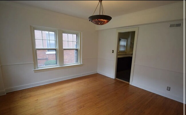 Building Photo - Amazing 2 Bedroom Condo in Indianapolis