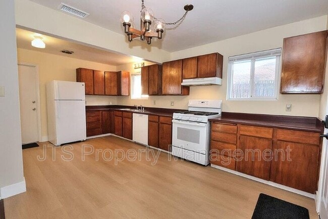 Building Photo - 1817 Vesta Way