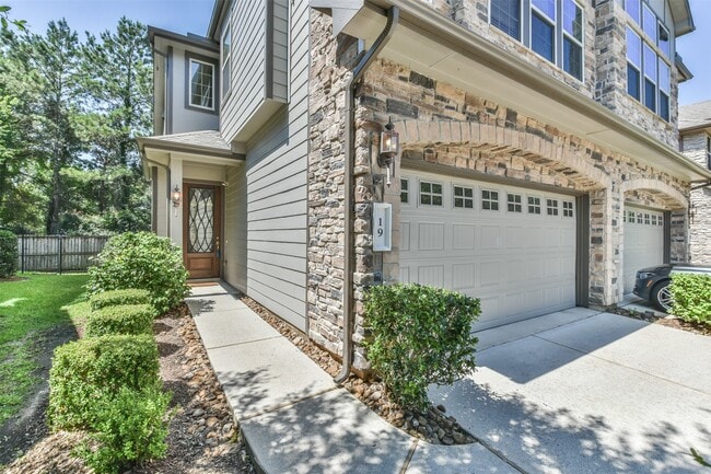 Building Photo - 19 Aventura Pl