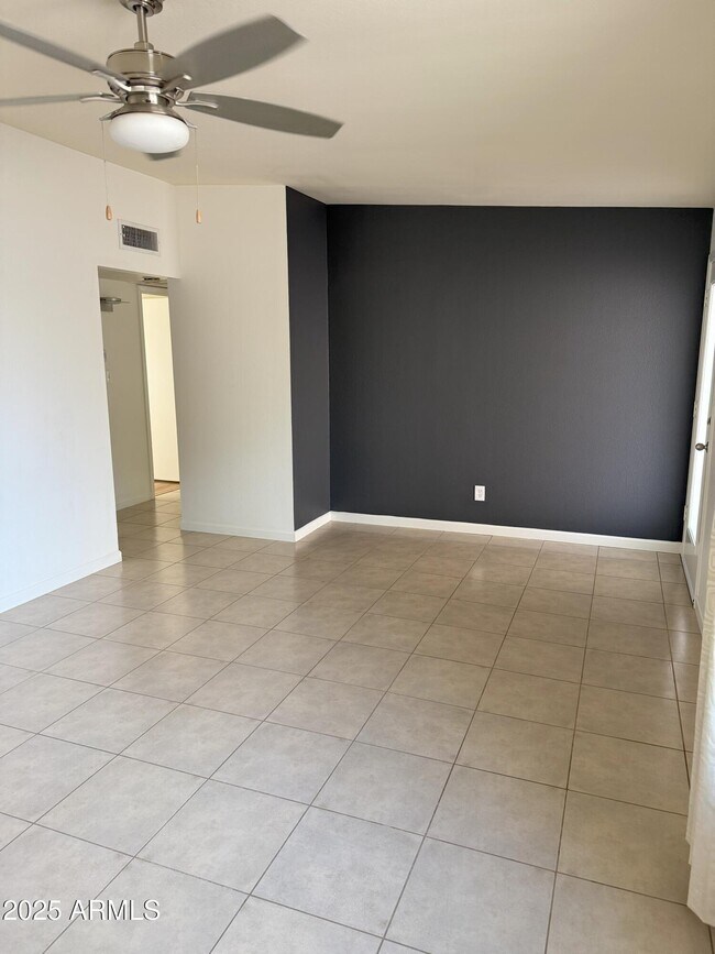 Building Photo - 2428 E La Jolla Dr
