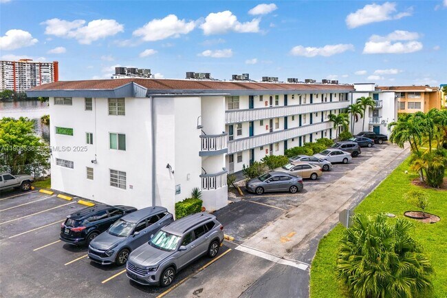 Building Photo - 1350 NE 191st St