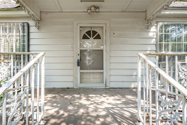 Building Photo - 3515 Fairview Ave