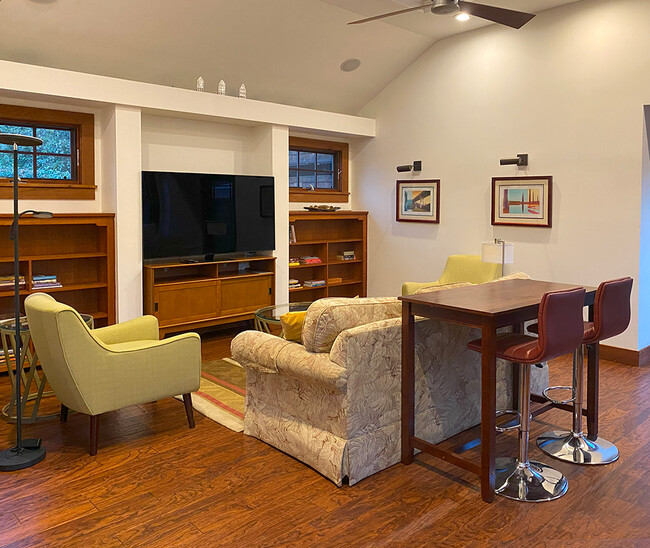 Sitting Area Great Room - 722 Maple St