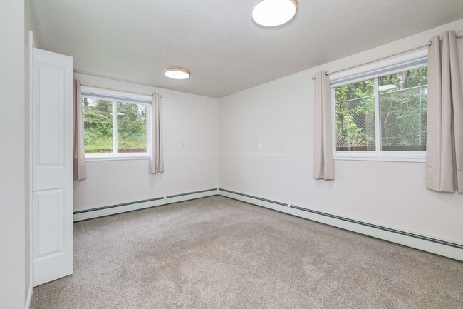 Building Photo - 5 bed 3 bath Home in Fairbanks