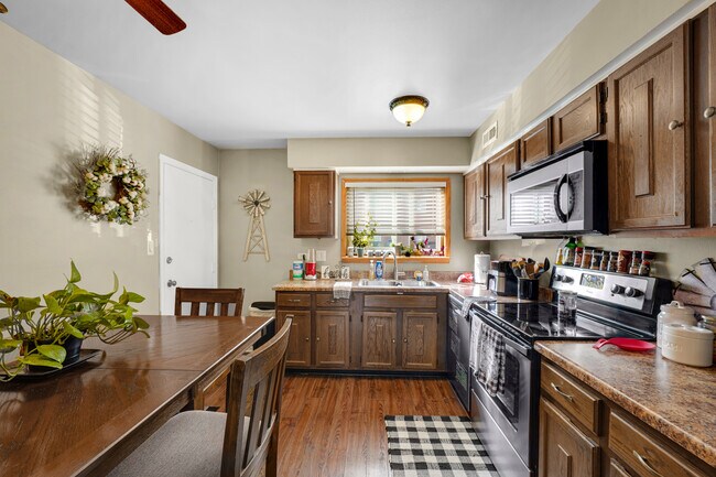 Building Photo - 9381 Bay Colony Dr