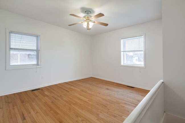 Building Photo - Three Bedroom South Philadelphia Home
