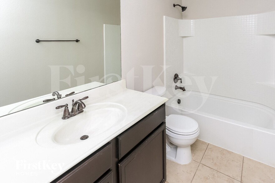 Building Photo - 202 Brook Ct