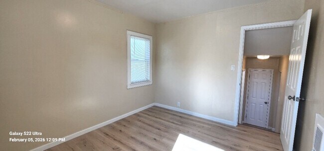 Building Photo - Fully Renovated 1 Bed 1 Bath in Heart of Oakland Close to Childerns Hospital Ready for Lease