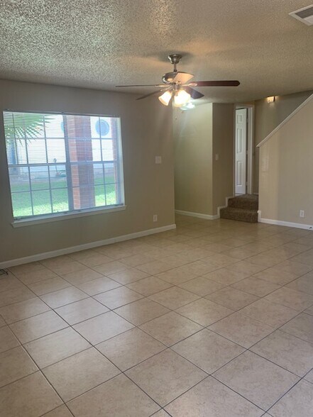 Living Room - 2010 Kirksey Dr