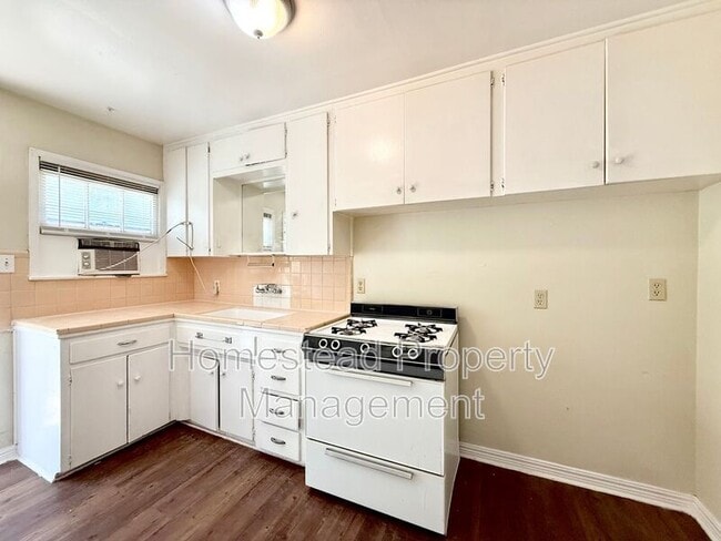 Building Photo - 532 E Indian Dr