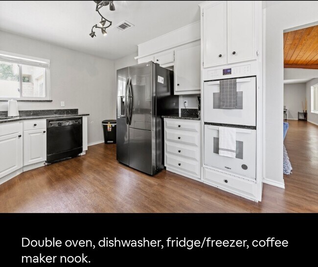 Building Photo - 1432 Cheyenne Rd