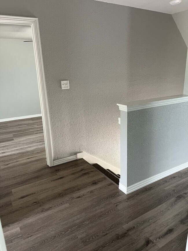 Building Photo - COX-NORTHRIDGE DRIVE TOWNHOMES