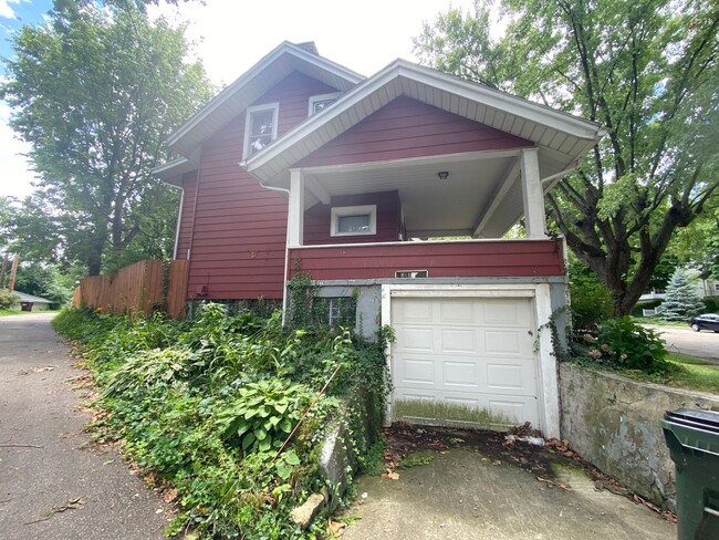 Building Photo - 2 Bedroom 1 Bath home
