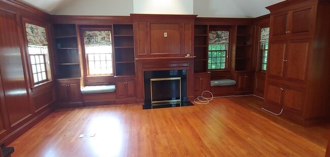 Building Photo - ***Please Respond Directly to the Online Listing, Calls May Not Be Returned***