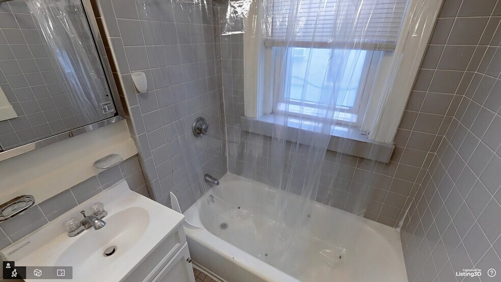 Building Photo - 65 Park Dr