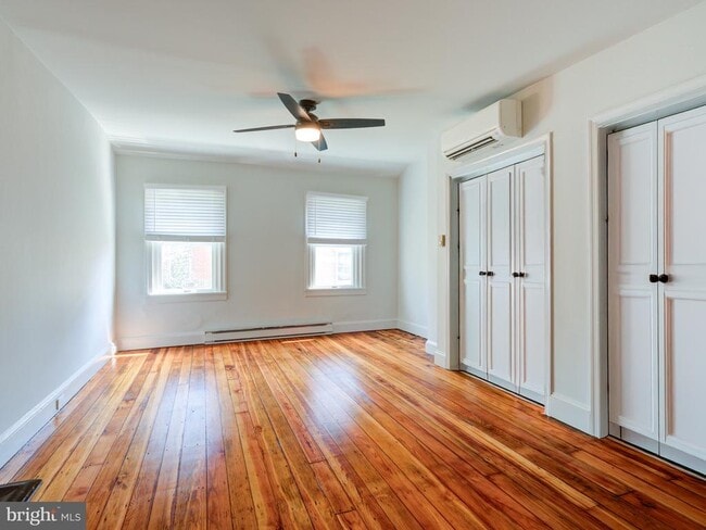 Building Photo - 2427 Perot St