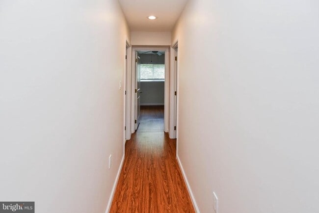 Building Photo - 531 Hilltop Terrace SE