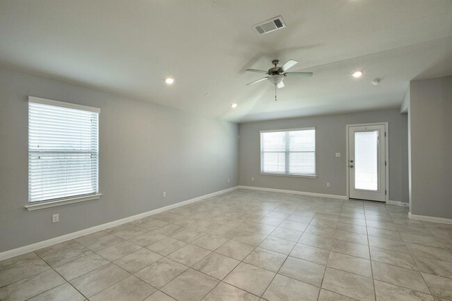 Building Photo - 748 Nautical Lp