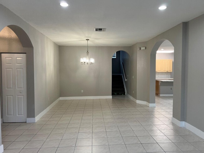 Building Photo - 4926 Ave