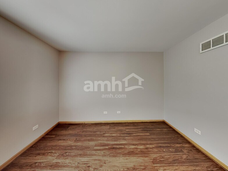 Building Photo - 1907 Westmore Grove Dr