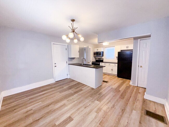 Building Photo - Elegant 3-Bedroom Home with Designer Finishes & Private Backyard!