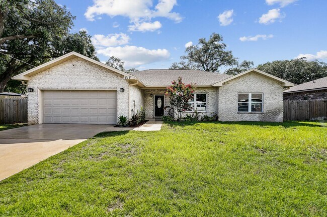 Primary Photo - 4 bedroom 2 bathroom home near Eglin Air F...