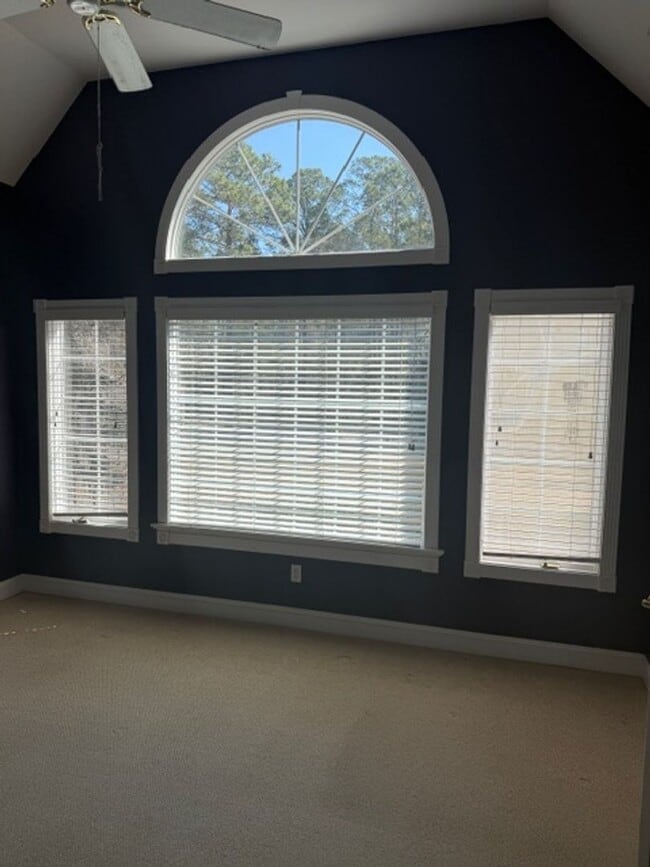 Building Photo - Welcome To Midway Farms NO HOA