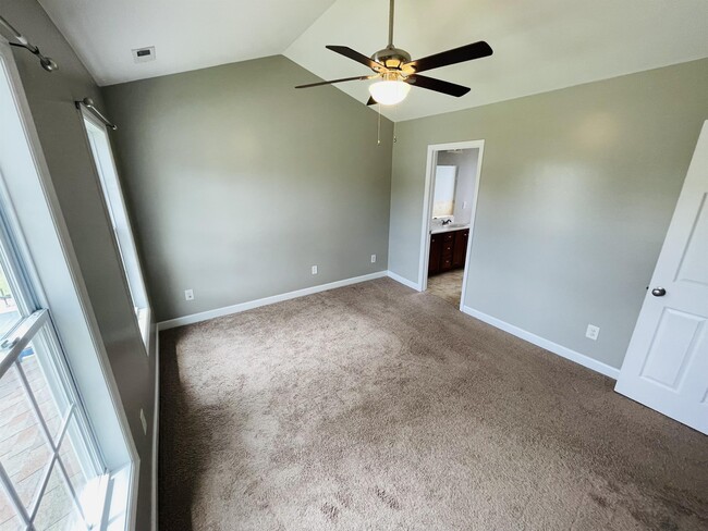 Building Photo - 303 Elk Ct