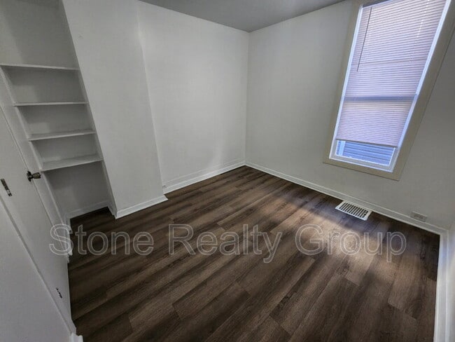 Building Photo - 28 S 13th 1/2 St