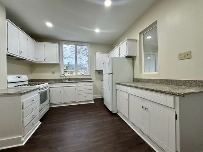 Building Photo - Stunning 4 bedroom house in Minneapolis!!
