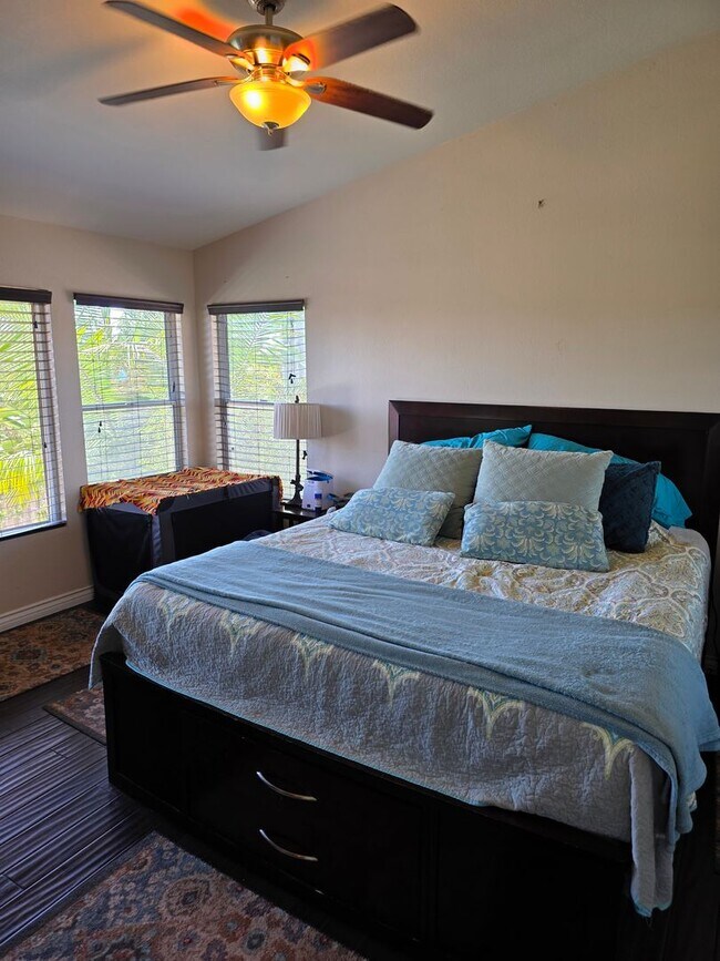 Building Photo - Spacious 4 bedroom 2.5 bath home with a hu...