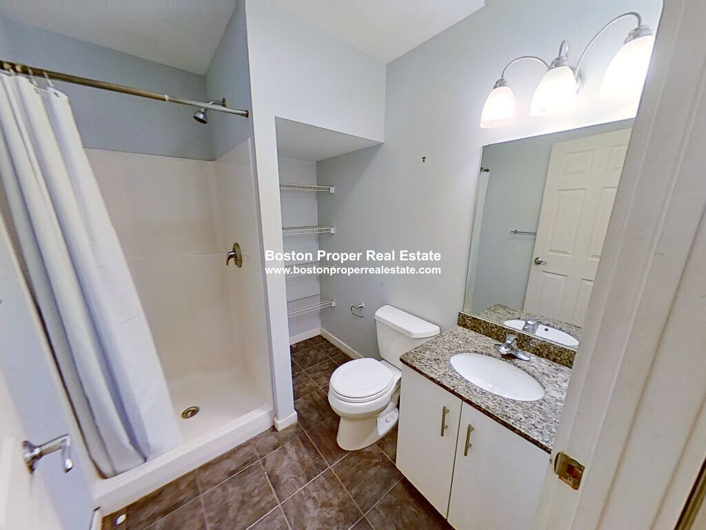 Building Photo - 461 Park Dr