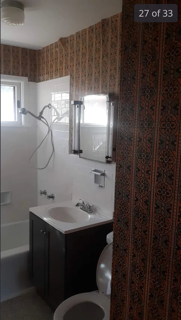 Building Photo - Beautiful Spacious 3bedroom/2bathroom House