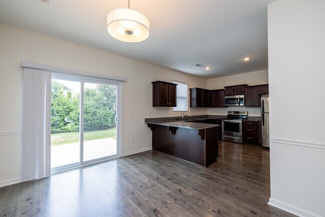 Building Photo - Stunning 3-Bedroom in Northwestern School District with Pool Access & Garage | AUGUST MOVE IN SPE...