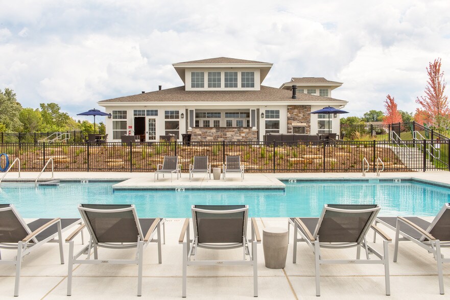 Drexel Ridge Apartments 7798 S Drexel Ridge Way Oak Creek WI 53154