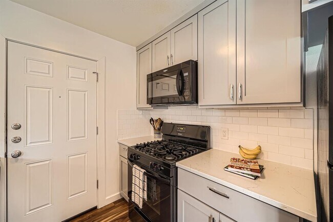 Building Photo - 9705 Oriole Dr