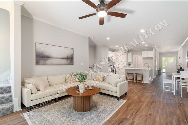 Building Photo - Brand New!! Townhome 3 Bed 2.5 Bath in Ola...