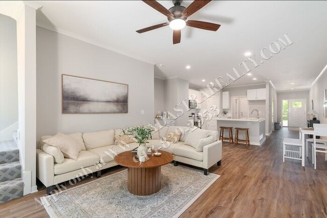 Building Photo - Brand New Townhome 3 Bed 2.5 Bath in Olath...