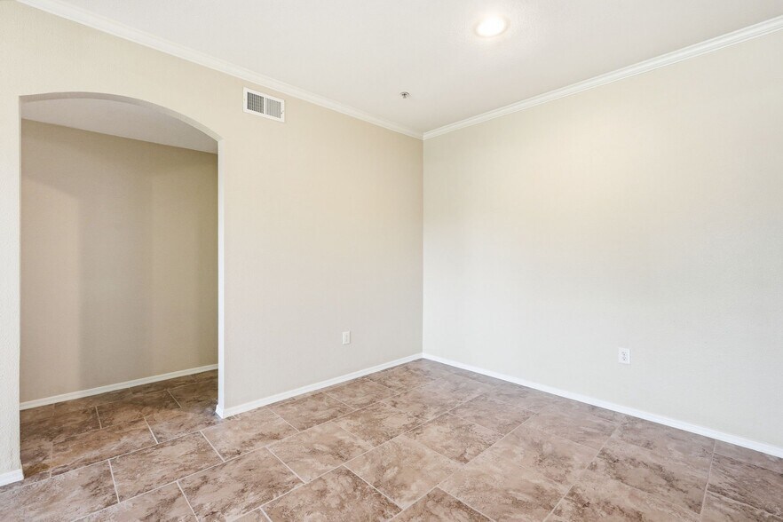 Building Photo - 5401 E Van Buren St