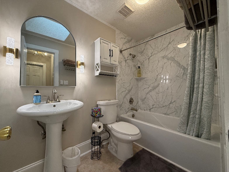 Building Photo - 505 Westbrook Dr