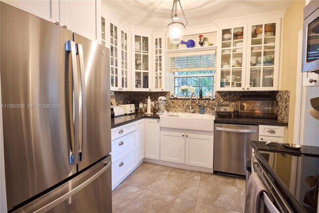 Building Photo - 5755 Devonshire Blvd