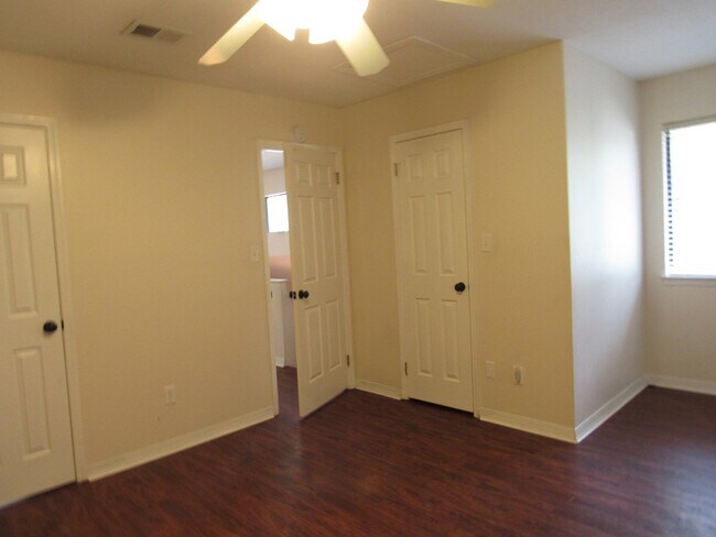 Building Photo - Northeast Pensacola 2BR Home Near I-10 & Pensacola Bay with Loft, Granite Kitchen, Attached Garag...