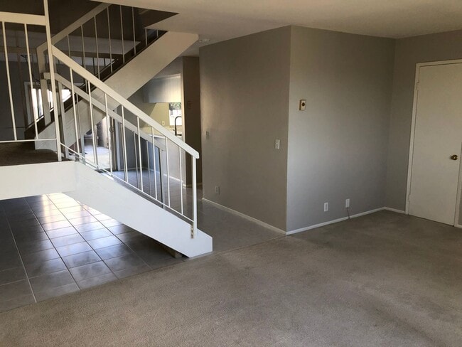 Building Photo - Wonderful 3 Bed, 1.5 Bath Upgraded Condo with Lots of Amenities