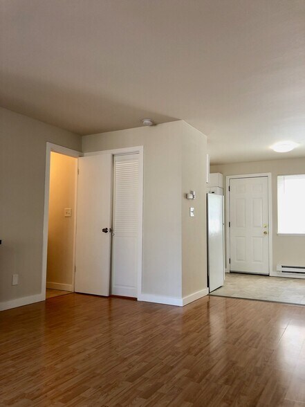 Building Photo - 3601 NE 73rd Pl